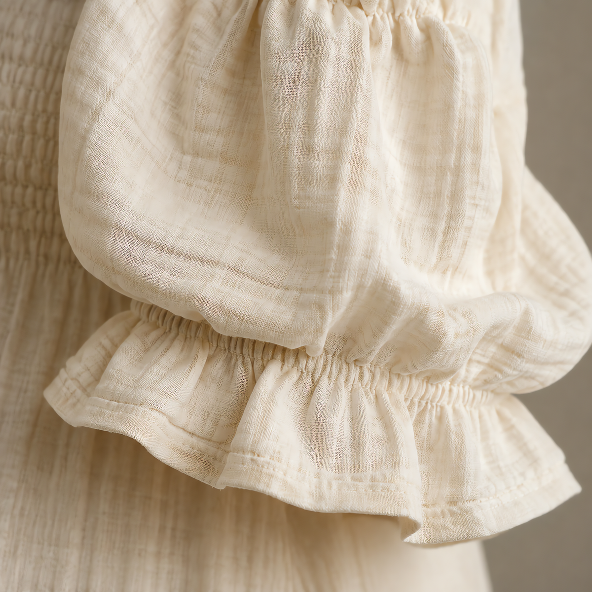 Vestido Premamá Blanco de Muselina con Hombros Caídos