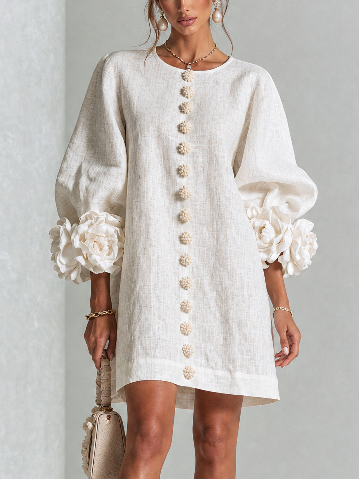 Camelia - Vestido Corto de Botones con Puños de Flores