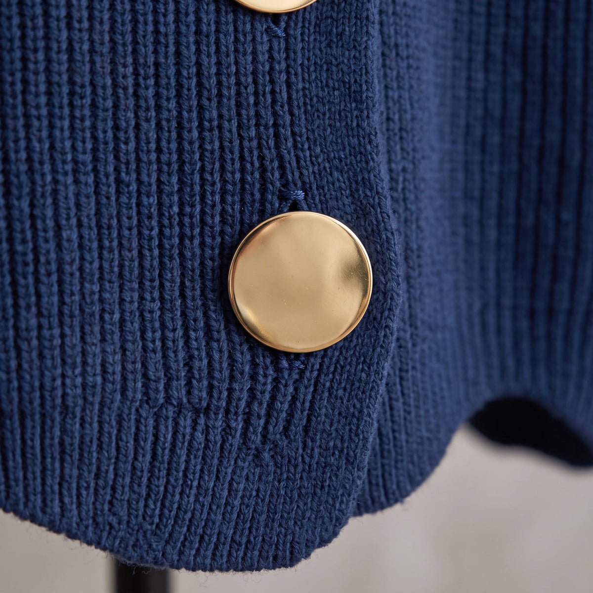 Victoire - Cárdigan Oversize con Botones Dorados